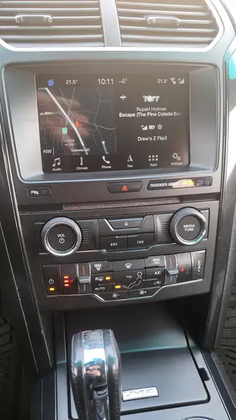 2017 Ford Explorer, bílá, 155 000 km, dovoz Kanada — foto 6 z 12