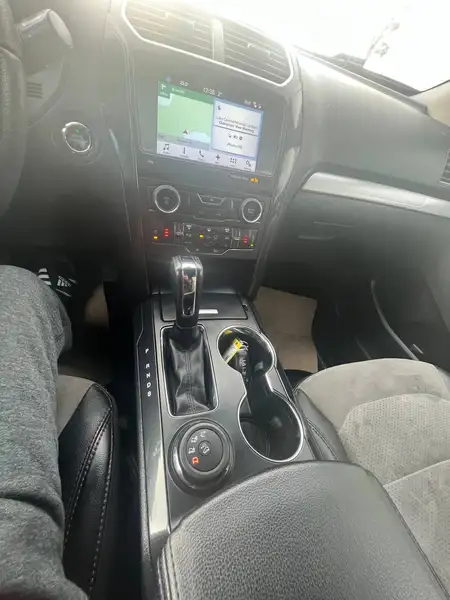 2017 Ford Explorer XLT, červená, 192 000 km, dovoz Kanada — foto 12 z 12