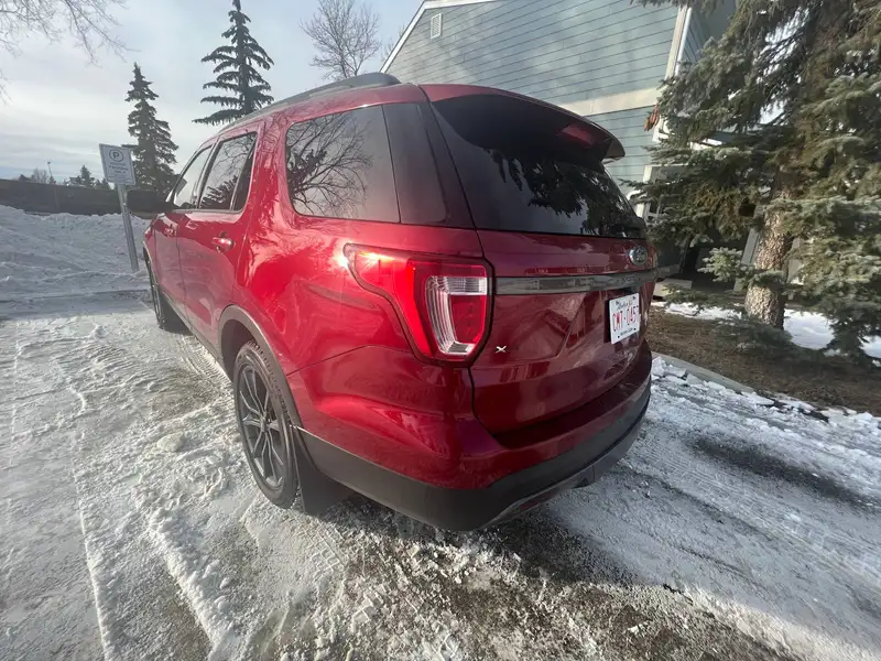 2017 Ford Explorer XLT, červená, 192 000 km, dovoz Kanada — foto 3 z 12