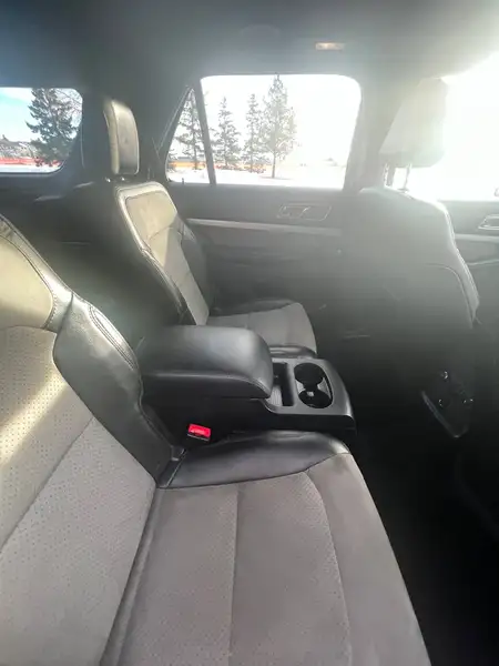 2017 Ford Explorer XLT, červená, 192 000 km, dovoz Kanada — foto 4 z 12