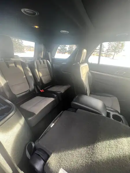 2017 Ford Explorer XLT, červená, 192 000 km, dovoz Kanada — foto 5 z 12