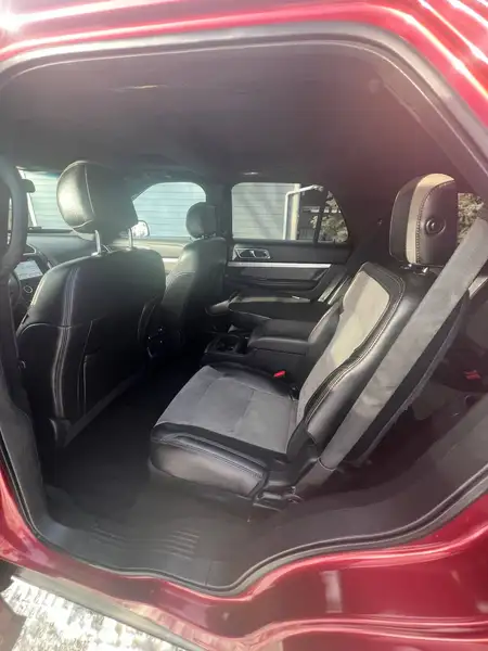 2017 Ford Explorer XLT, červená, 192 000 km, dovoz Kanada — foto 6 z 12