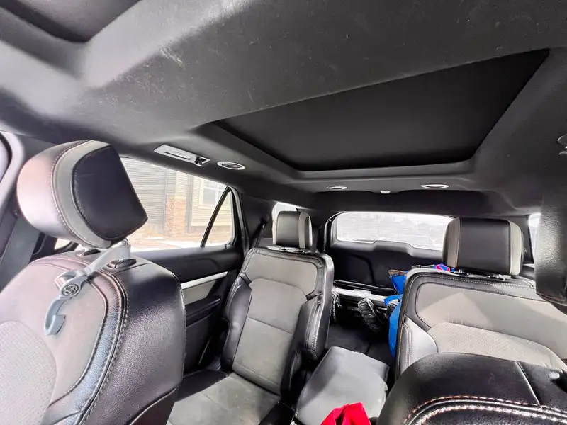 2017 Ford Explorer XLT, červená, 192 000 km, dovoz Kanada — foto 7 z 12