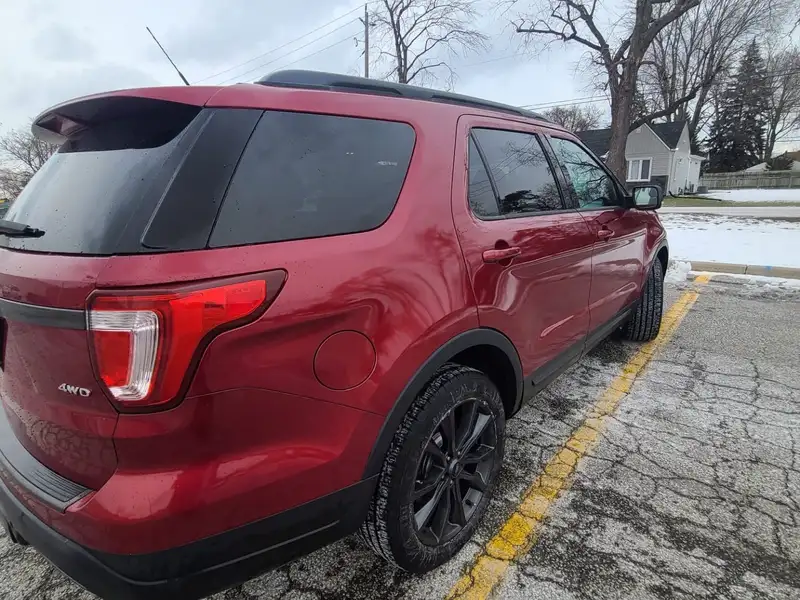 2018 Ford Explorer, 120 000 km, dovoz Kanada — foto 3 z 7