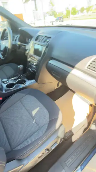 2018 Ford Explorer XLT, modrá, 164 500 km, dovoz Kanada — foto 5 z 12