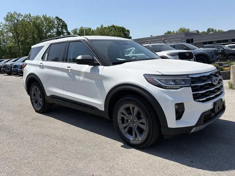 2025 Ford Explorer Active, bílá, 17 000 km, dovoz Kanada — foto 3 z 7