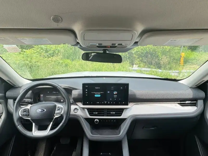 2025 Ford Explorer Active, bílá, 17 000 km, dovoz Kanada — foto 5 z 7