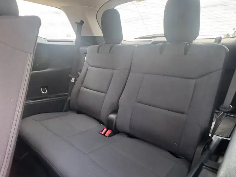 2025 Ford Explorer Active, bílá, 17 000 km, dovoz Kanada — foto 7 z 7