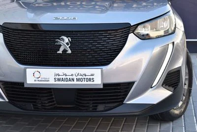 2023 Peugeot 2008 ACTIVE, stříbrná, 15 868 km, dovoz SAE — foto 2 z 12