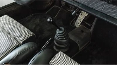 1982 Porsche 911, žlutá, 4 000 km, dovoz SAE — foto 13 z 15