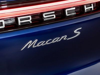 2026 Porsche Macan, modrá, 4 949 km, dovoz SAE — foto 15 z 16
