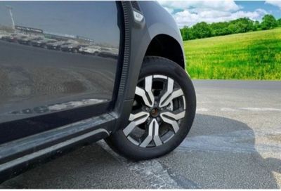 2023 Renault Duster LE, šedá, 0 km, dovoz SAE — foto 7 z 14
