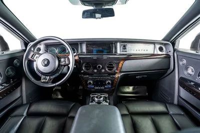 2019 Rolls-Royce Phantom STANDARD, šedá, 55 160 km, dovoz SAE — foto 9 z 16