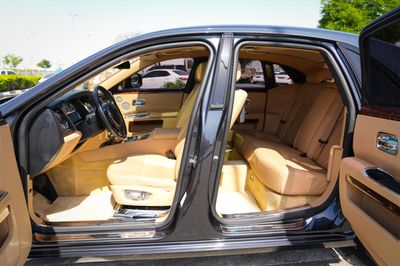 2011 Rolls-Royce Ghost Standard, šedá, 88 000 km, dovoz SAE — foto 12 z 16