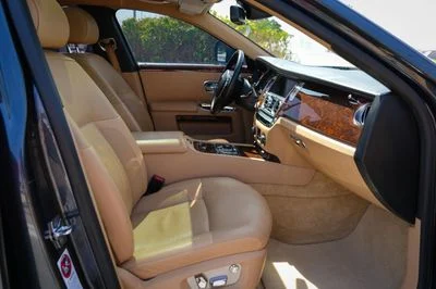 2011 Rolls-Royce Ghost Standard, šedá, 88 000 km, dovoz SAE — foto 13 z 16