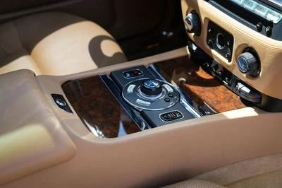 2011 Rolls-Royce Ghost Standard, šedá, 88 000 km, dovoz SAE — foto 6 z 16