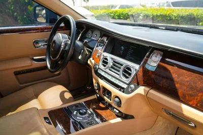 2011 Rolls-Royce Ghost Standard, šedá, 88 000 km, dovoz SAE — foto 7 z 16