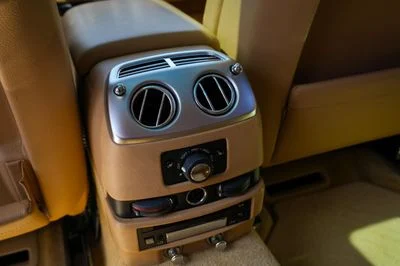 2011 Rolls-Royce Ghost Standard, šedá, 88 000 km, dovoz SAE — foto 8 z 16