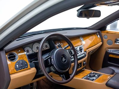 2017 Rolls-Royce Ghost SWB, bílá, 42 050 km, dovoz SAE — foto 15 z 16