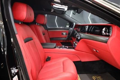 2022 Rolls-Royce Ghost EWB, černá, 47 000 km, dovoz SAE — foto 9 z 16