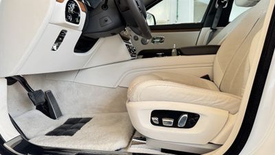 2022 Rolls-Royce Ghost, bílá, 14 000 km, dovoz SAE — foto 10 z 16