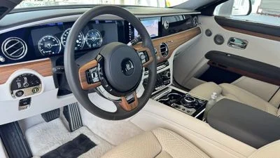 2022 Rolls-Royce Ghost, bílá, 14 000 km, dovoz SAE — foto 14 z 16