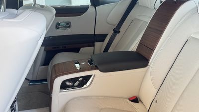 2022 Rolls-Royce Ghost, bílá, 14 000 km, dovoz SAE — foto 15 z 16
