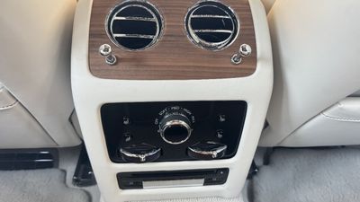 2022 Rolls-Royce Ghost, bílá, 14 000 km, dovoz SAE — foto 8 z 16