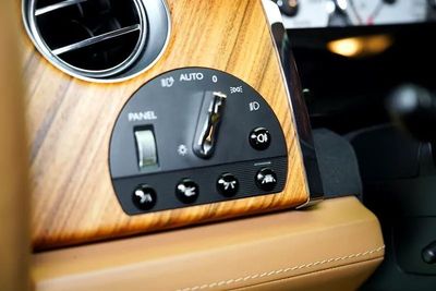 2017 Rolls-Royce Wraith STANDARD, zlatá, 35 000 km, dovoz SAE — foto 6 z 12
