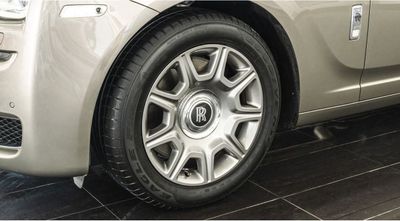 2016 Rolls-Royce Ghost SWB, zlatá, 22 100 km, dovoz SAE — foto 10 z 15