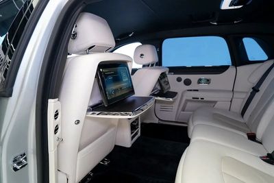 2021 Rolls-Royce Ghost EWB, stříbrná, 3 000 km, dovoz SAE — foto 12 z 12