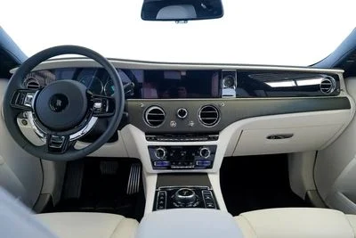 2021 Rolls-Royce Ghost EWB, stříbrná, 3 000 km, dovoz SAE — foto 5 z 12