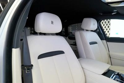 2021 Rolls-Royce Ghost EWB, stříbrná, 3 000 km, dovoz SAE — foto 8 z 12