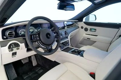 2021 Rolls-Royce Ghost EWB, stříbrná, 3 000 km, dovoz SAE — foto 9 z 12
