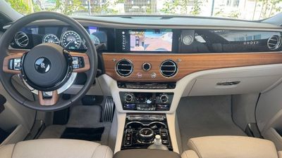 2022 Rolls-Royce Ghost EWB, bílá, 17 435 km, dovoz SAE — foto 12 z 16