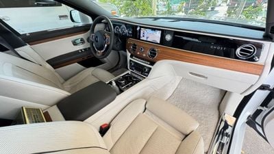 2022 Rolls-Royce Ghost EWB, bílá, 17 435 km, dovoz SAE — foto 14 z 16
