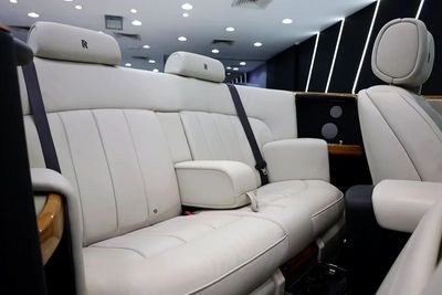 2013 Rolls-Royce Phantom Drophead, stříbrná, 34 000 km, dovoz SAE — foto 11 z 16