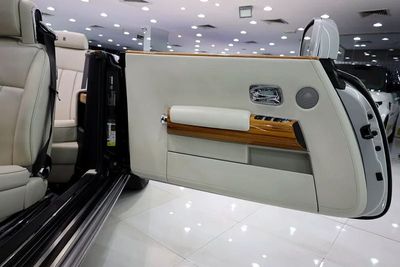 2013 Rolls-Royce Phantom Drophead, stříbrná, 34 000 km, dovoz SAE — foto 14 z 16