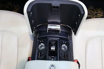 2013 Rolls-Royce Phantom Drophead, stříbrná, 34 000 km, dovoz SAE — foto 5 z 16