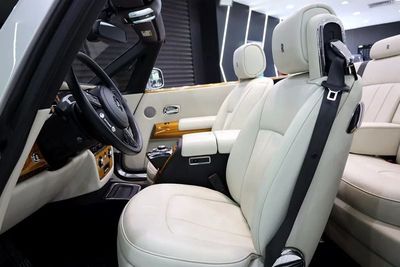2013 Rolls-Royce Phantom Drophead, stříbrná, 34 000 km, dovoz SAE — foto 7 z 16