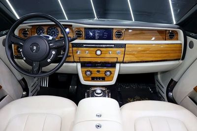 2013 Rolls-Royce Phantom Drophead, stříbrná, 34 000 km, dovoz SAE — foto 8 z 16