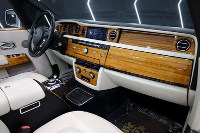 2013 Rolls-Royce Phantom Drophead, stříbrná, 34 000 km, dovoz SAE — foto 9 z 16