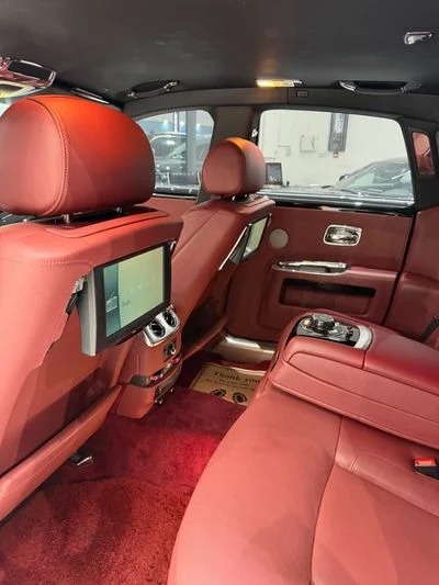 2014 Rolls-Royce Ghost SWB, černá, 97 000 km, dovoz SAE — foto 10 z 13