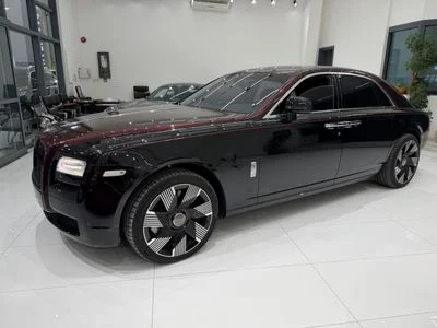 2014 Rolls-Royce Ghost SWB, černá, 97 000 km, dovoz SAE — foto 4 z 13