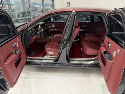 2014 Rolls-Royce Ghost SWB, černá, 97 000 km, dovoz SAE — foto 8 z 13