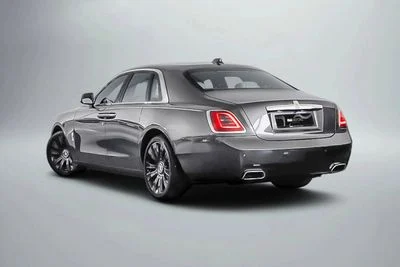 2021 Rolls-Royce Ghost EWB, šedá, 12 400 km, dovoz SAE — foto 2 z 16