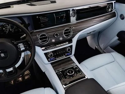 2021 Rolls-Royce Ghost EWB, šedá, 12 400 km, dovoz SAE — foto 9 z 16