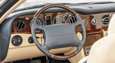 2002 Rolls-Royce Corniche, šedá, 12 472 km, dovoz SAE — foto 10 z 16
