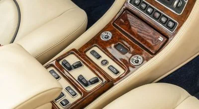 2002 Rolls-Royce Corniche, šedá, 12 472 km, dovoz SAE — foto 14 z 16