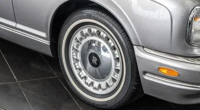 2002 Rolls-Royce Corniche, šedá, 12 472 km, dovoz SAE — foto 9 z 16